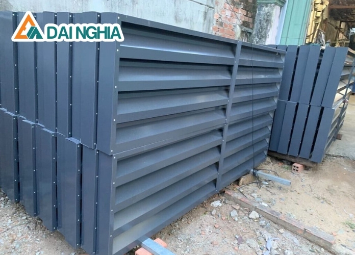 Lam gió tôn xanh dương đậm