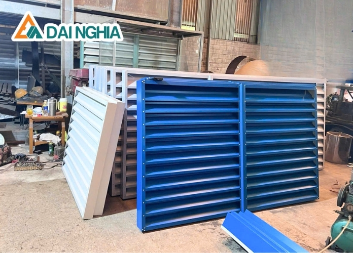 Lam gió tôn xanh dương