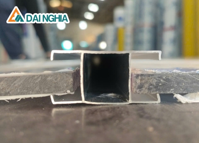 Lợi ích truyền sáng của tấm poly đặc 2.2mm