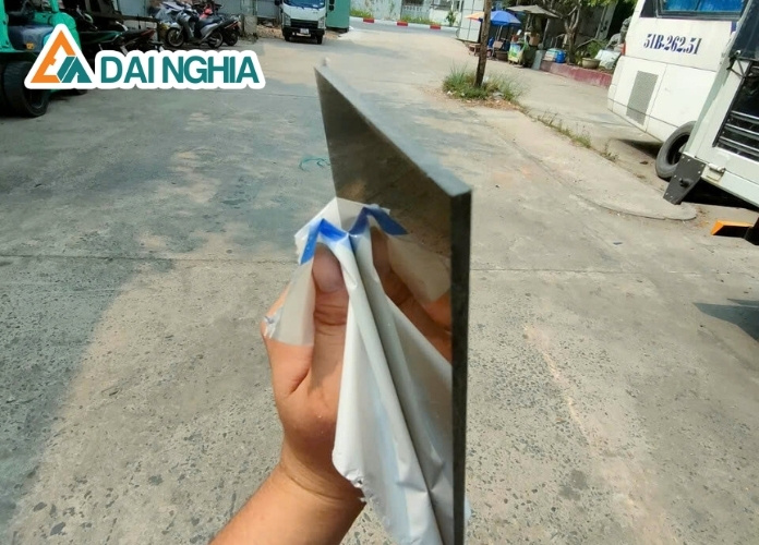 Tấm Poly đặc 2.4mm nhiều màu - Hàng nhập khẩu