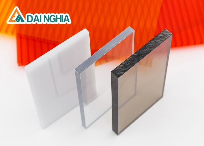 Giá bán tấm Poly đặc 2.7mm làm mái che