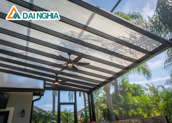 Tấm Poly đặc 2.9mm làm hiên che nắng