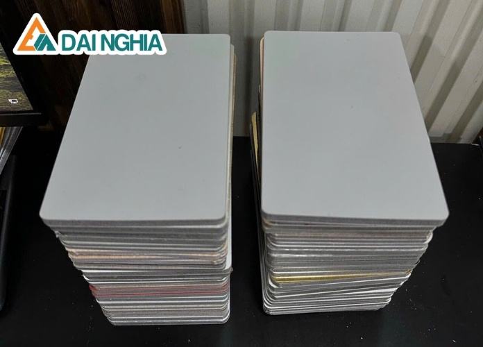 Tấm ốp than tre phẳng màu đơn sắc