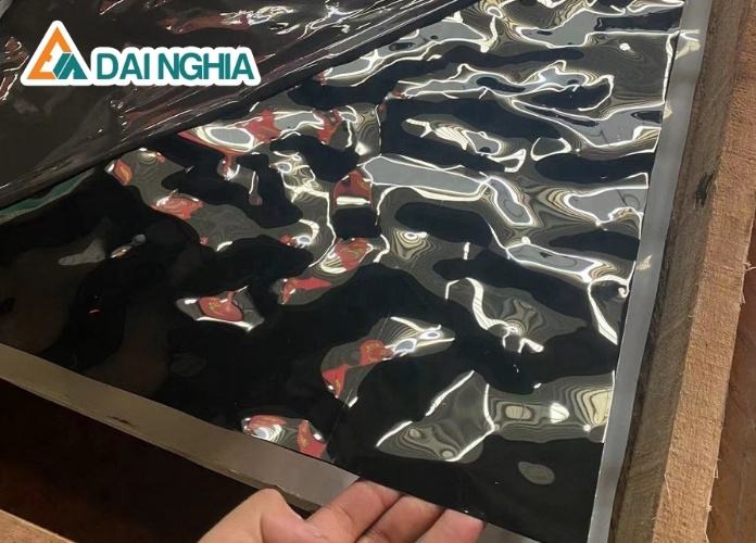 Ưu điểm của inox 3D đen gương