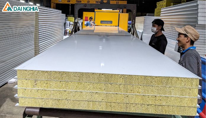 Phân Loại Vách Ngăn Panel Cách Nhiệt Thông Dụng Năm 2023 12 Bảng báo giá thi công vách ngăn Panel ngoài trời cách nhiệt – uy tín – giá tốt TP. HCM