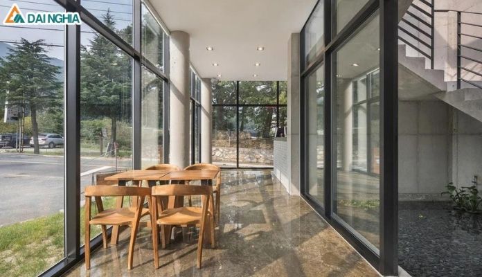 Các Loại Vách Ngăn Tường Phổ Biến Cho Phòng Ăn, Nhà Hàng 2 Sử dụng vách ngăn nhôm kính cho văn phòng, nhà ở