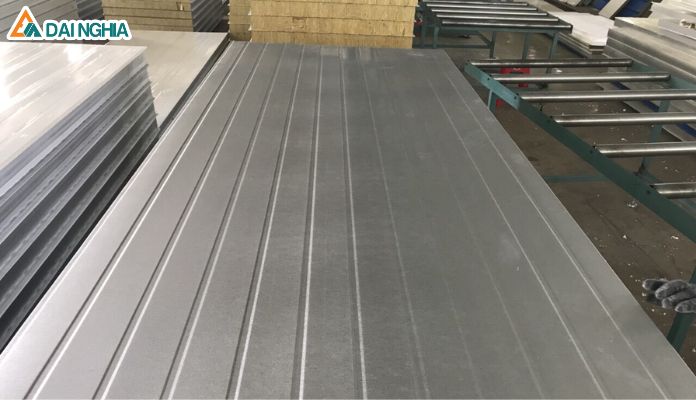 Thi Công Vách Ngăn Panel Cách Nhiệt Tại Quận 9 TP. HCM 8 Tấm vách ngăn Panel cách nhiệt EPS