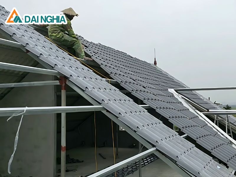 Quy Trình Lắp Đặt Tôn Nhựa PVC Đúng Kỹ Thuật 5 bang gia ton nhua pvc ton gia ngoi cach nhiet 2 1