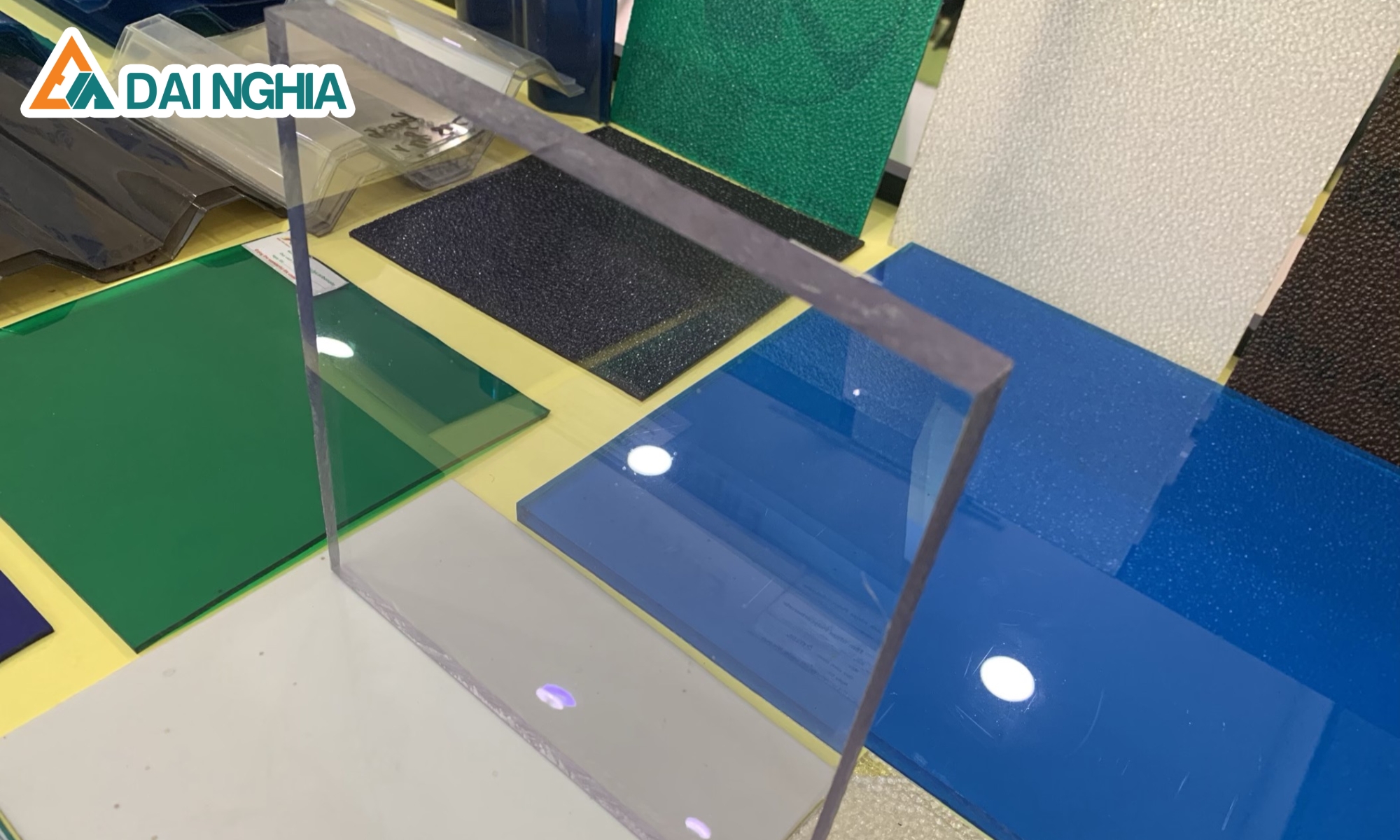 Báo Giá Tấm Poly Greensuperis - Nhập Khẩu Đài Loan Bảo Hành 10 Năm 2 Tấm lợp Poly đặc ruột Greensuperis Đài Loan (Taiwan)