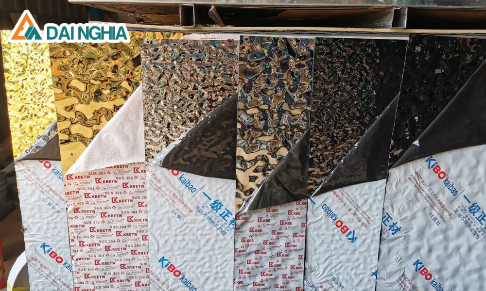 Báo Giá Thi Công Tấm Ốp Trần Inox 3D Sóng Nước Đa Màu 1 bao gia thi cong tam op tran inox 3d song nuoc