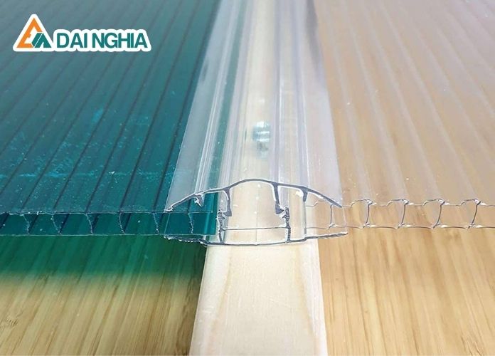 Cách Lựa Chọn Tấm Poly Lấy Sáng Phù Hợp Với Nhu Cầu Sử Dụng 3 cach lua chon tam poly lay sang phu hop 2
