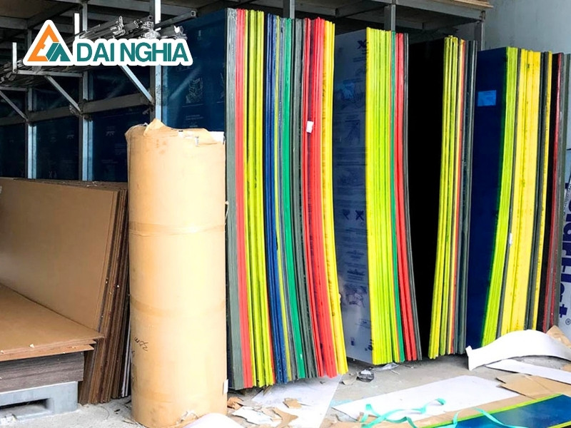 Giá Tấm Poly Đặc 2.7mm & Các Màu Có Sẵn