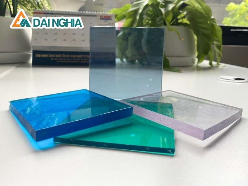 Giá Tấm Poly Đặc 4.9mm & Các Màu Có Sẵn
