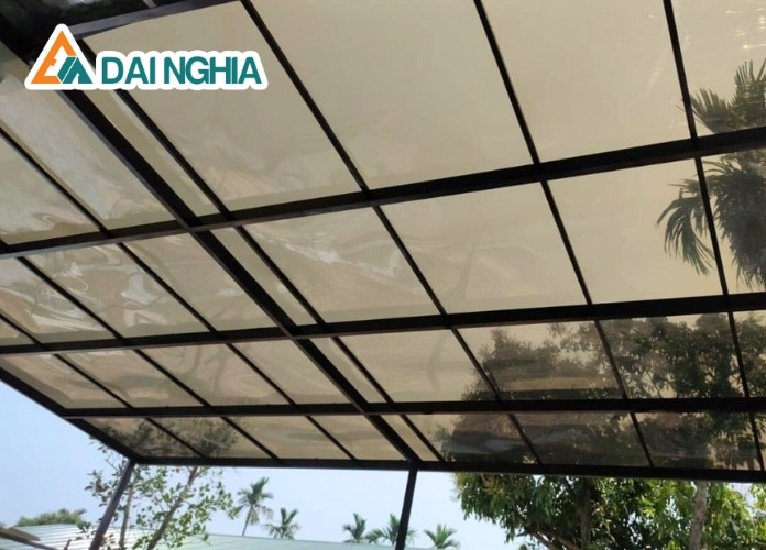 Tìm Hiểu Khả Năng Chống Va Đập Của Tấm Polycarbonate 2 Khả năng chống va đập của tấm Polycarbonate