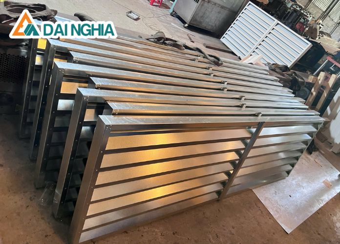 Lam Gió Tôn, Nhôm, Inox – So Sánh Độ Bền Và Giá Thành 6 lam gio gia tai xuong san xuat theo yeu cau 3