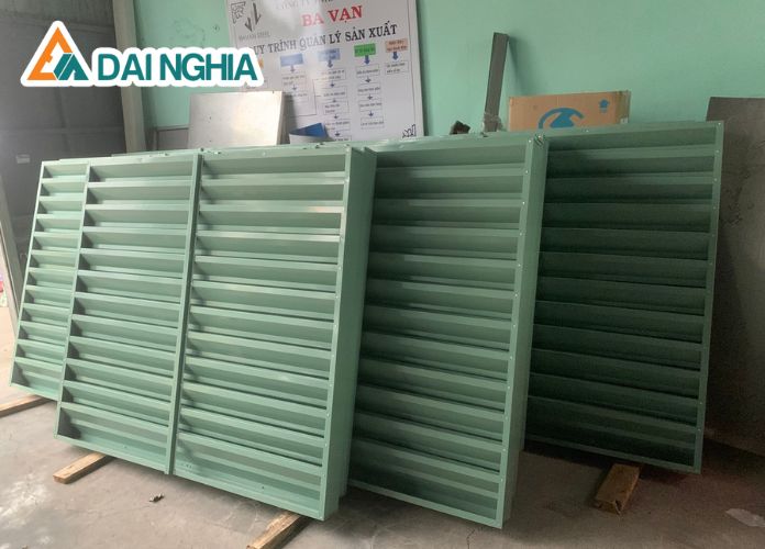 Lam Gió Tôn, Nhôm, Inox – So Sánh Độ Bền Và Giá Thành 1 lam gio gia tai xuong san xuat theo yeu cau 5