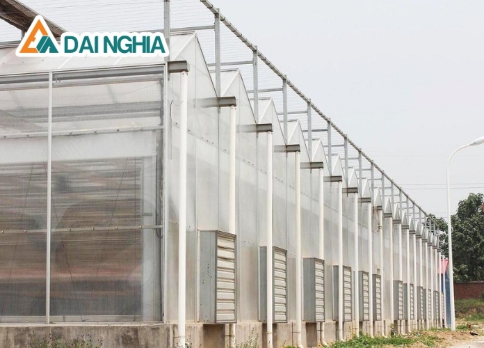 Giải Pháp Tấm Poly Lợp Chuồng Trại: Bền, Nhẹ Và Hiệu Quả 2 Lợi ích của giải pháp tấm Poly lợp chuồng trại