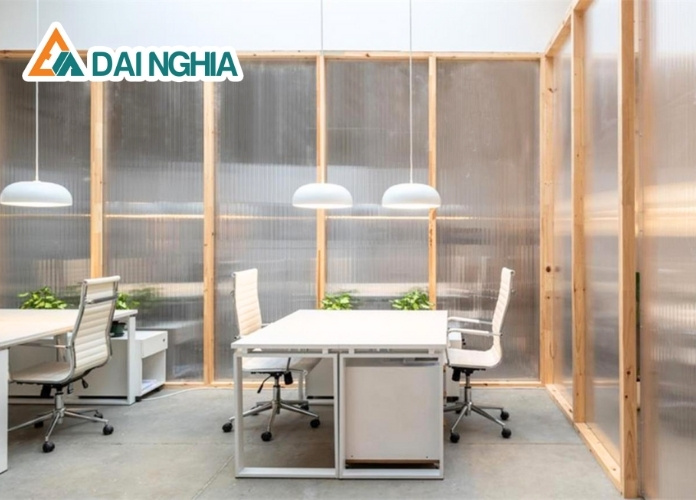 Ứng Dụng Vách Ngăn Tấm Polycarbonate Chống Giọt Bắn 4 Lưu ý khi lựa chọn và lắp đặt