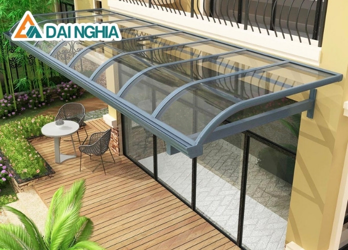 10 Mẫu Mái Che Tấm Poly Cực Đẹp Mới Nhất 2025 7 Mái che quán café ngoài trời đẹp mắt