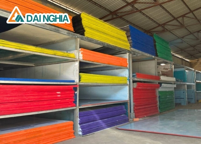 Kích Thước Tấm Poly Rỗng Tiêu Chuẩn Và Ứng Dụng Thực Tế 4 Mua tấm Poly rỗng tại Công ty Đại Nghĩa