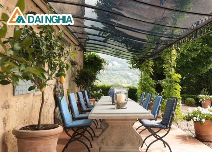 Vì Sao Tấm Polycarbonate Cách Nhiệt Tốt Hơn Kính và Tôn? 1 Nguyên lý cách nhiệt của tấm Polycarbonate