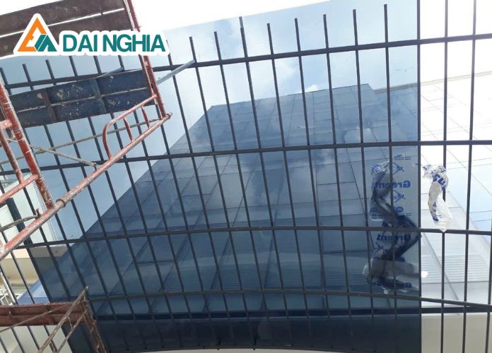 Tấm Poly Trong Suốt Lấy Sáng Phủ UV Bảo Hành 10 Năm 1 Tấm poly trong suốt phủ UV