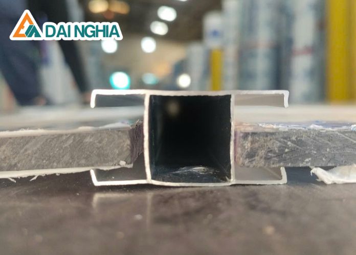 Mua Tấm Poly Đặc 5mm Ở Đâu Uy Tín? Báo Giá Mới Nhất 2025 1 poly la gi th vat lieu poly trong xay dung 14