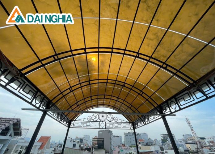 Tấm Polycarbonate Có Bền Không? 5 Ưu Điểm Nổi Bật 3 poly la gi th vat lieu poly trong xay dung 3