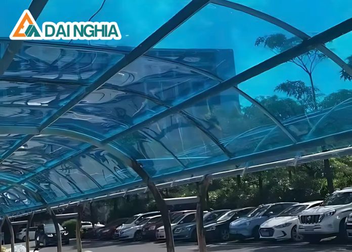 Tấm Polycarbonate Có Bền Không? 5 Ưu Điểm Nổi Bật 2 poly la gi th vat lieu poly trong xay dung 32
