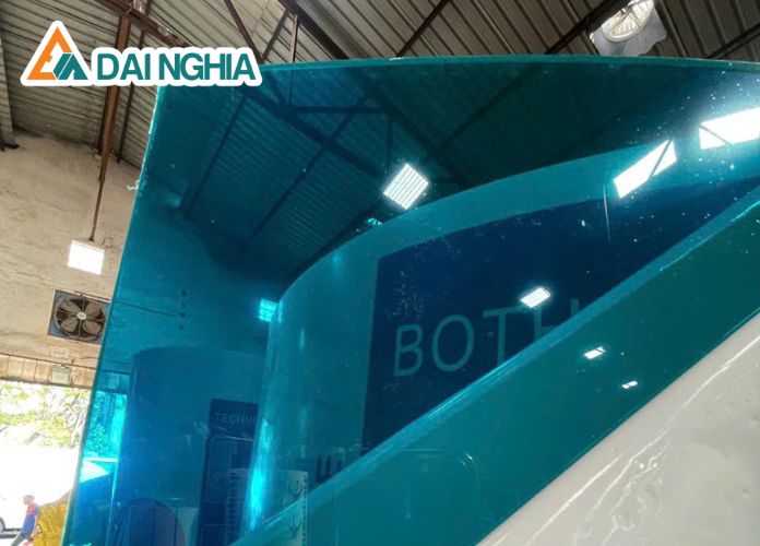 Tấm Poly Trong Suốt Lấy Sáng Phủ UV Bảo Hành 10 Năm 3 poly trong suốt màu xanh