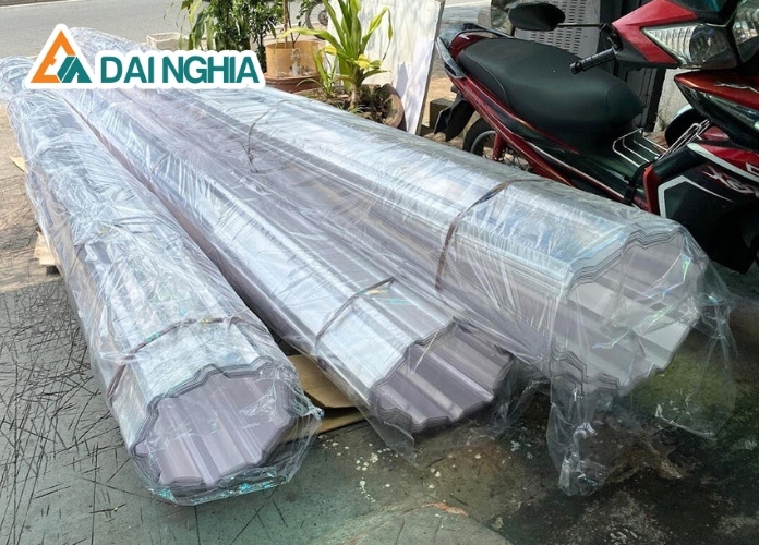 So Sánh Tấm Poly Thông Minh Và Truyền Thống: Nên Chọn Loại Nào? 3 So sánh tấm Poly thông minh và truyền thống