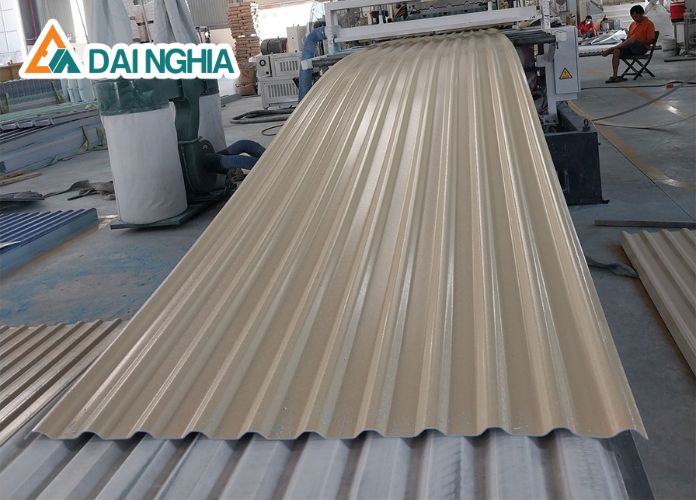 Bảo Dưỡng Và Vệ Sinh Tôn Nhựa PVC Để Kéo Dài Tuổi Thọ 1 su dung ton nhua pvc cho cong trinh xay dung 26