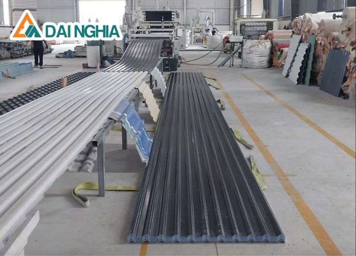 Quy Trình Lắp Đặt Tôn Nhựa PVC Đúng Kỹ Thuật 12 su dung ton nhua pvc cho cong trinh xay dung 8