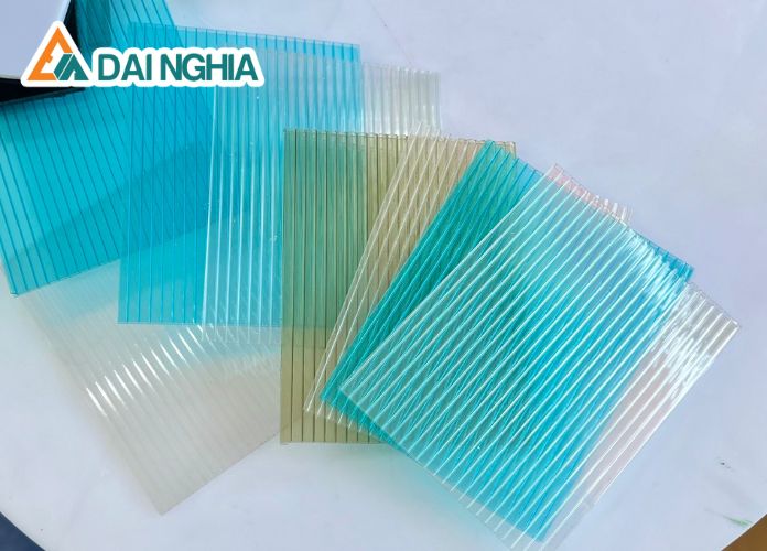 Báo Giá Tấm Poly Lấy Sáng: Các Yếu Tố Ảnh Hưởng Đến Giá Thành 3 tam lay sang poly rong loi ich va ung dung 2