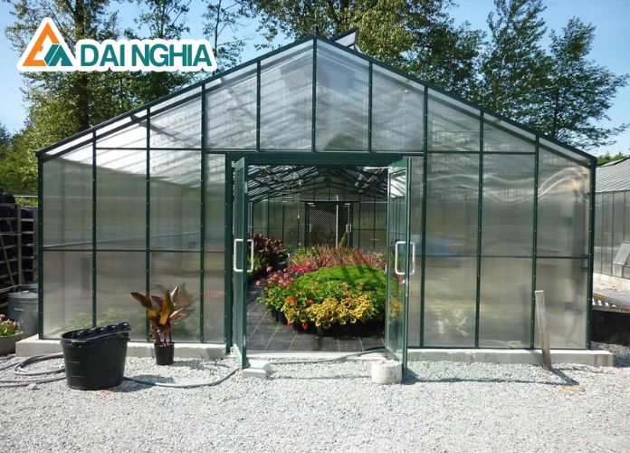 Bảng Giá Tấm Polycarbonate Chính Hãng Mới Nhất Hôm Nay 6 tam lay sang poly rong loi ich va ung dung 3