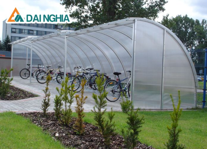 Tấm Polycarbonate Có Bền Không? 5 Ưu Điểm Nổi Bật 7 tam lay sang poly rong loi ich va ung dung 4