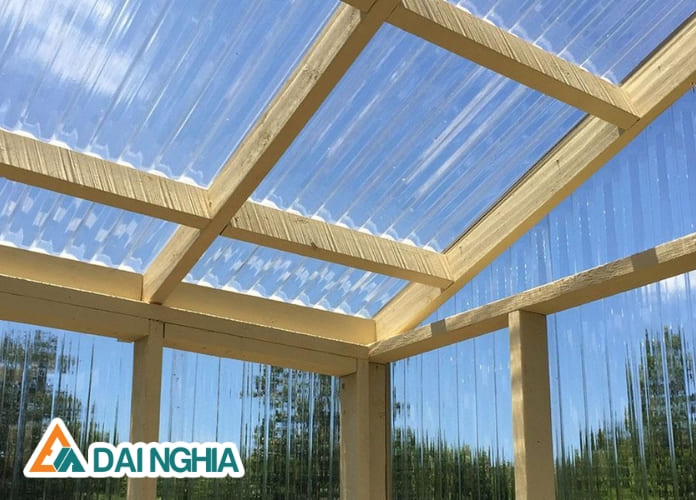 Tấm Nhựa Poly Trong Suốt Làm Mái Che Lấy Sáng 2025 15 sự linh hoạt của tấm Poly