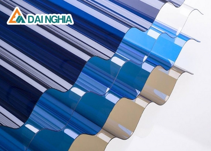 Tấm Lợp Lấy Sáng Loại Nào Tốt? Gợi Ý Vật Liệu Lấy Sáng Bền Đẹp 8 Tôn Sóng Poly (Tôn Lấy Sáng Polycarbonate)