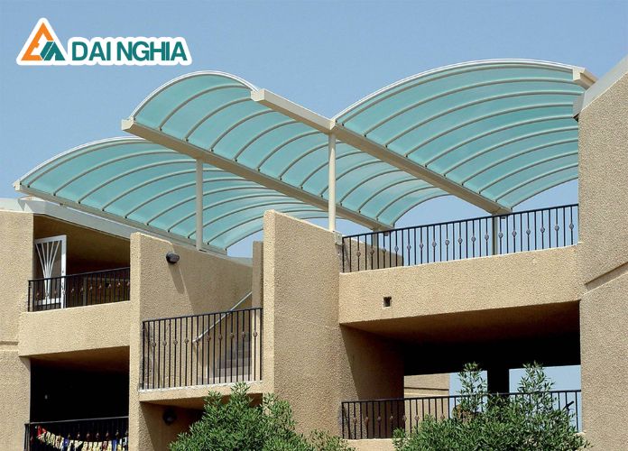 Tấm Lợp Poly Là Gì? Ứng Dụng Và Ưu Điểm Trong Xây Dựng 9 tam lop poly la gi ung dung va uu diem 14