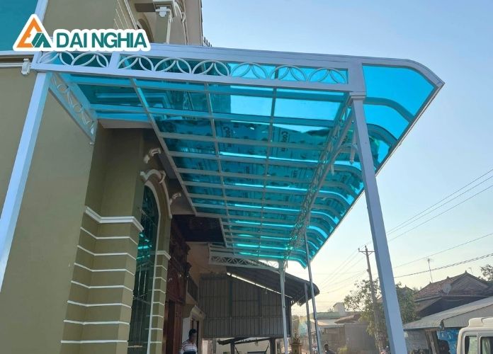 Tấm Lợp Poly Là Gì? Ứng Dụng Và Ưu Điểm Trong Xây Dựng 4 tam lop poly la gi ung dung va uu diem