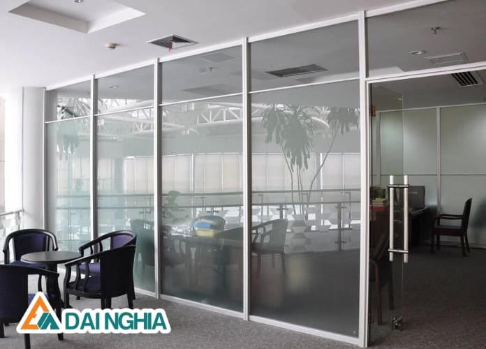 Tấm Nhựa Poly Trong Suốt Làm Mái Che Lấy Sáng 2025 18 có thể đảm bảo độ trong suốt