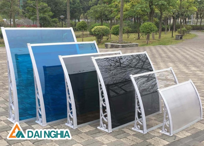 Tấm Nhựa Poly Trong Suốt Làm Mái Che Lấy Sáng 2025 3 khả năng chống va đập gấp 250 lần so với kính thông thường