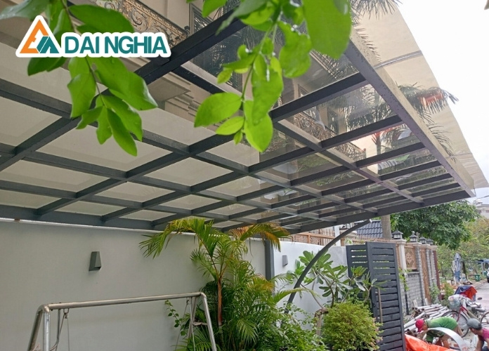 Khám Phá Khả Năng Che Chắn Của Tấm Poly Trong Thực Tế 1 Tấm Poly là gì?