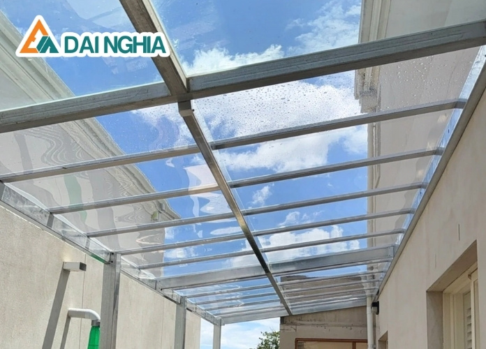 Tấm poly lấy sáng cách nhiệt có tốt không? Chọn loại nào?