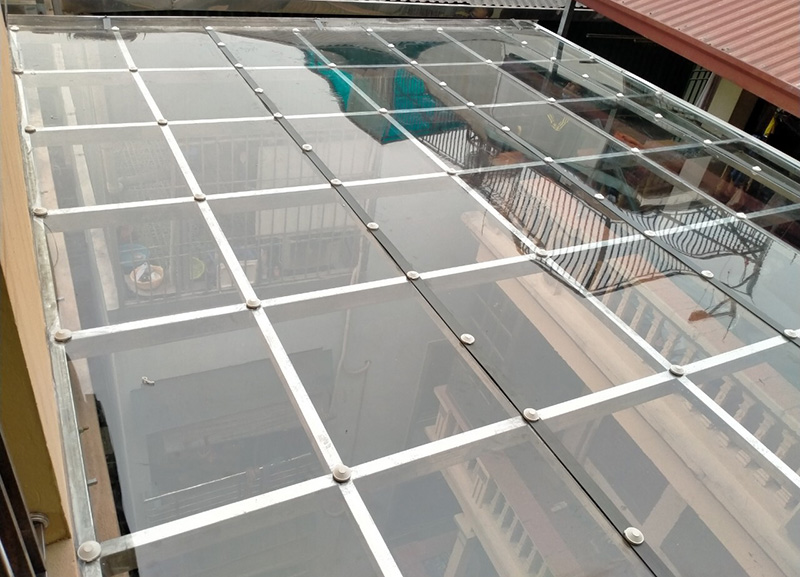 Giá tấm nhựa trong suốt lợp mái 1 tam poly trong suot dac ruot