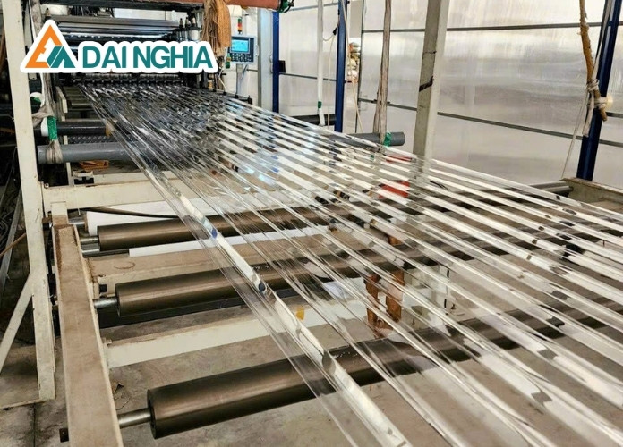 So Sánh Tấm Poly Thông Minh Và Truyền Thống: Nên Chọn Loại Nào? 2 Tấm Poly truyền thống là gì?