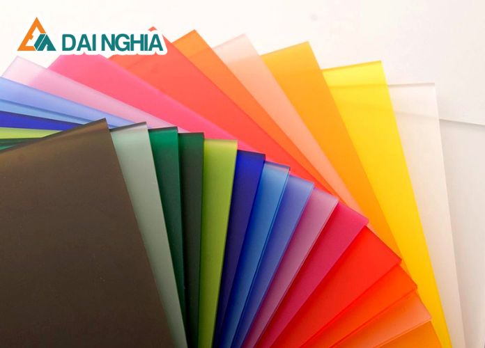 So Sánh Tấm Poly Và Mica – Loại Nào Tốt Hơn? 2 tam polycarbonate dac ruot va ung dung da dang 12