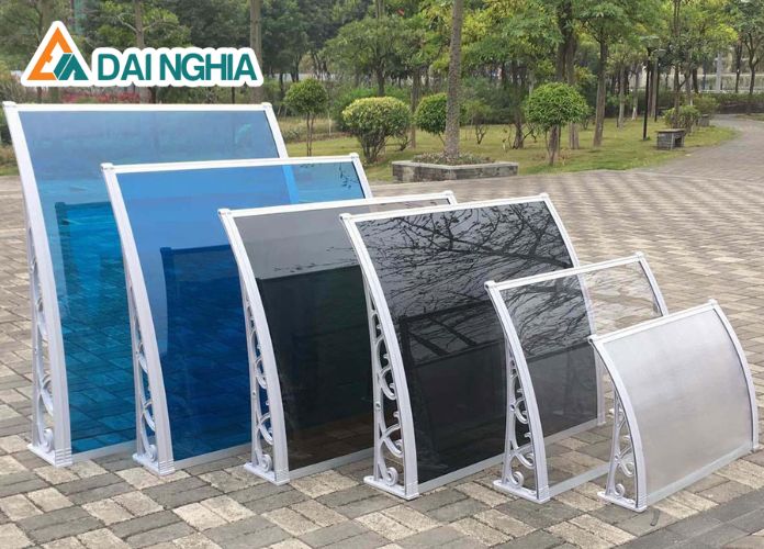 So Sánh Tấm Poly Và Mica – Loại Nào Tốt Hơn? 4 tam polycarbonate dac ruot va ung dung da dang 14