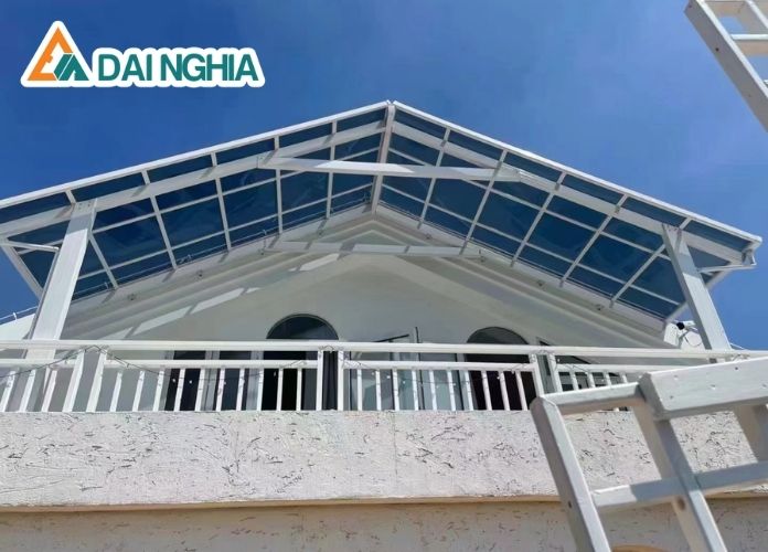 So Sánh Tấm Poly Và Mica – Loại Nào Tốt Hơn? 5 tam polycarbonate dac ruot va ung dung da dang 16