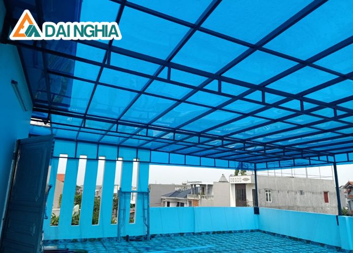 Báo Giá Tấm Poly Lấy Sáng: Các Yếu Tố Ảnh Hưởng Đến Giá Thành 4 tam polycarbonate dac ruot va ung dung da dang 9